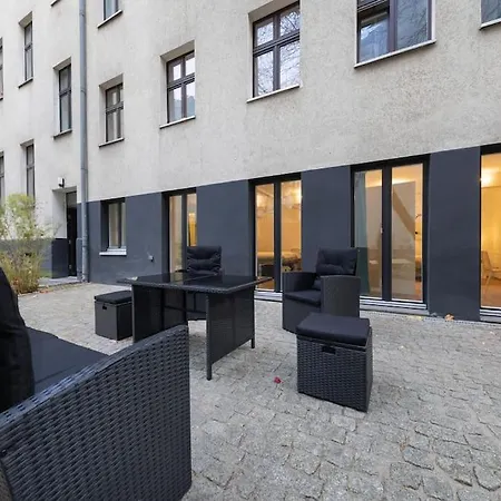 Apartment Terrassen-wohnung Am Goerlitzer Park In Kreuzberg *