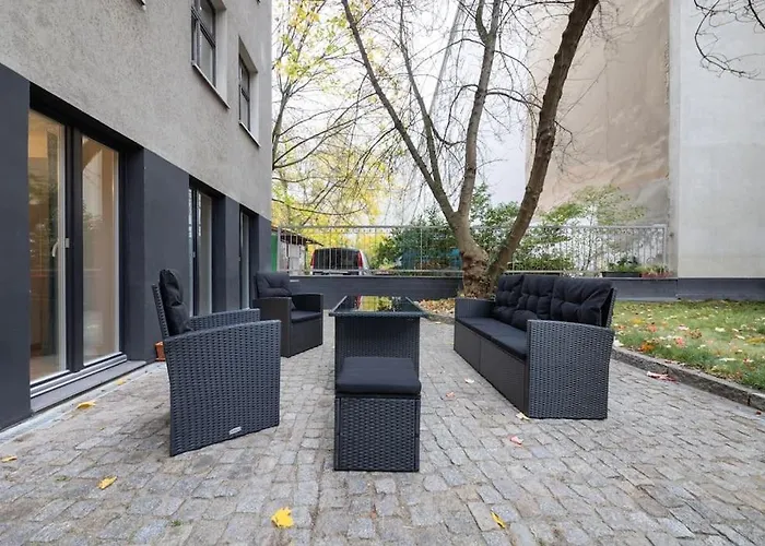 Terrassen-wohnung Am Goerlitzer Park In Kreuzberg