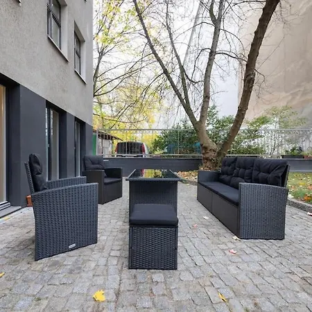 Terrassen-wohnung Am Goerlitzer Park In Kreuzberg