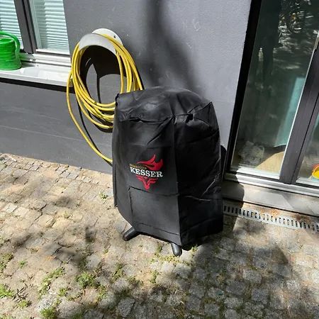 Terrassen-wohnung Am Goerlitzer Park In Kreuzberg