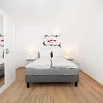 Terrassen-wohnung Am Goerlitzer Park In Kreuzberg 아파트 *