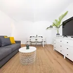 Terrassen-wohnung Am Goerlitzer Park In Kreuzberg
