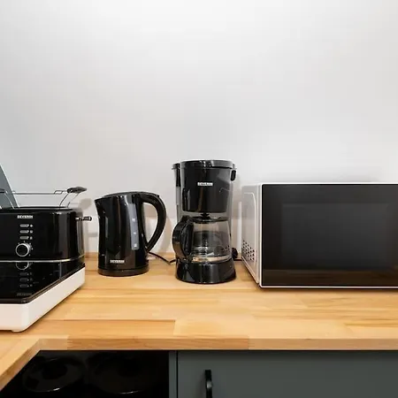 Terrassen-wohnung Am Goerlitzer Park In Kreuzberg 아파트 *