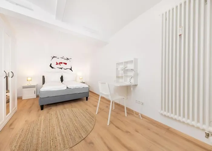 Terrassen-wohnung Am Goerlitzer Park In Kreuzberg Apartman