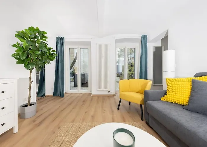 Terrassen-wohnung Am Goerlitzer Park In Kreuzberg * Berlin