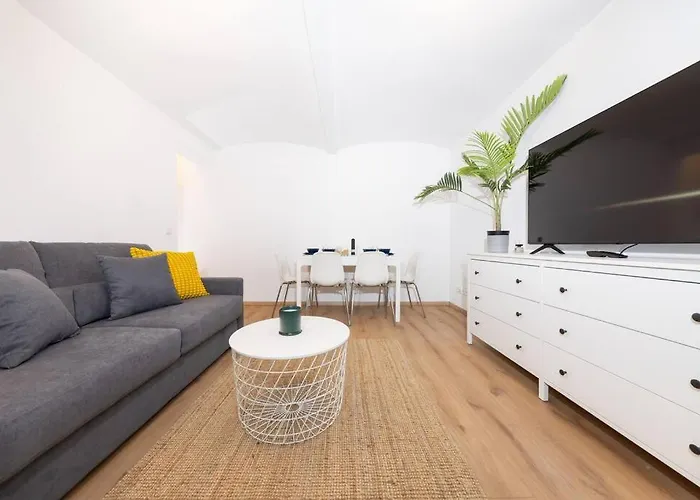 Terrassen-wohnung Am Goerlitzer Park In Kreuzberg