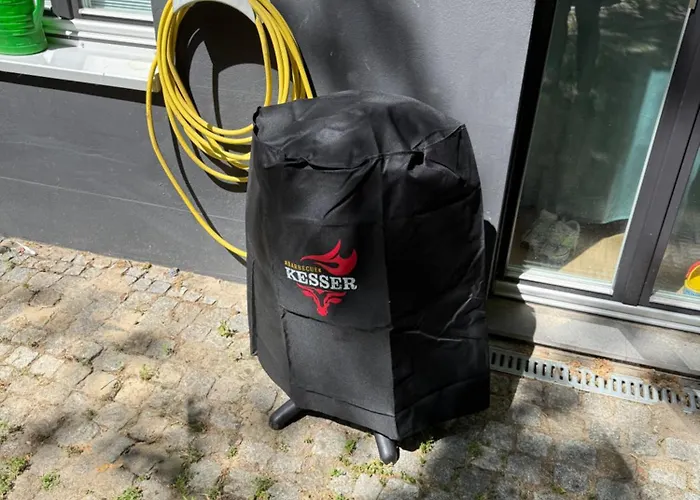 Terrassen-wohnung Am Goerlitzer Park In Kreuzberg